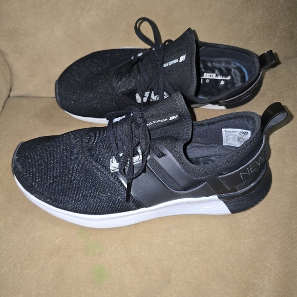 New Balance Womens Nergiz Rev Lite Black and White Sneakers Size 10 - Picture 4 of 11